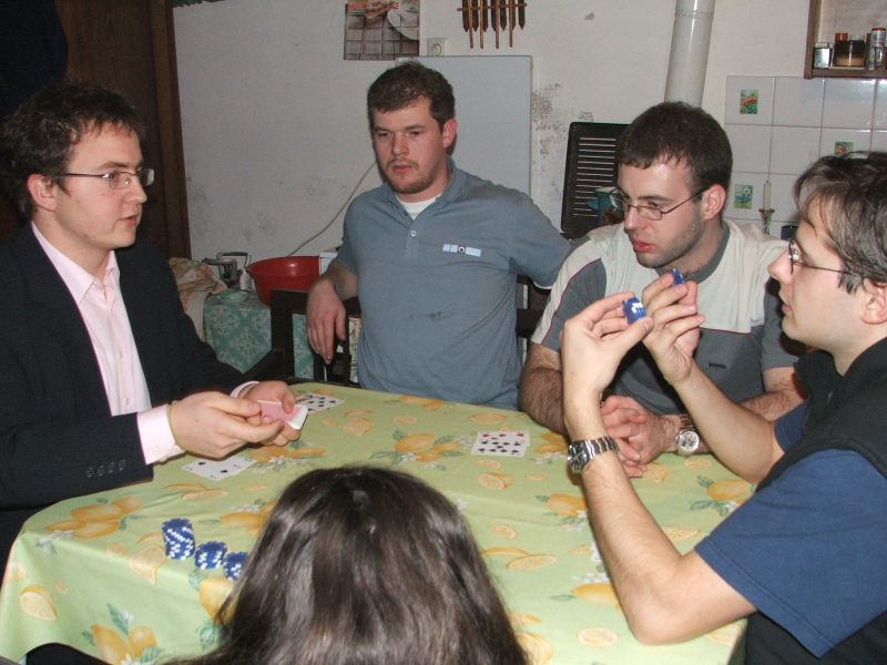 laposzt�s, ismertet�s