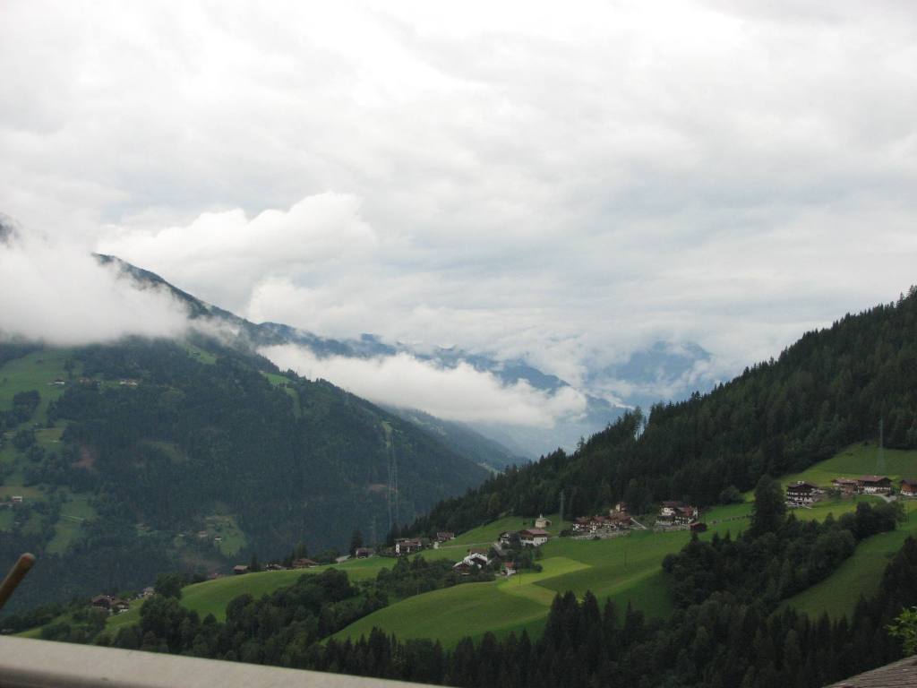 havas felhos hegycsucs a kilatas lassan megunjak a helyiek