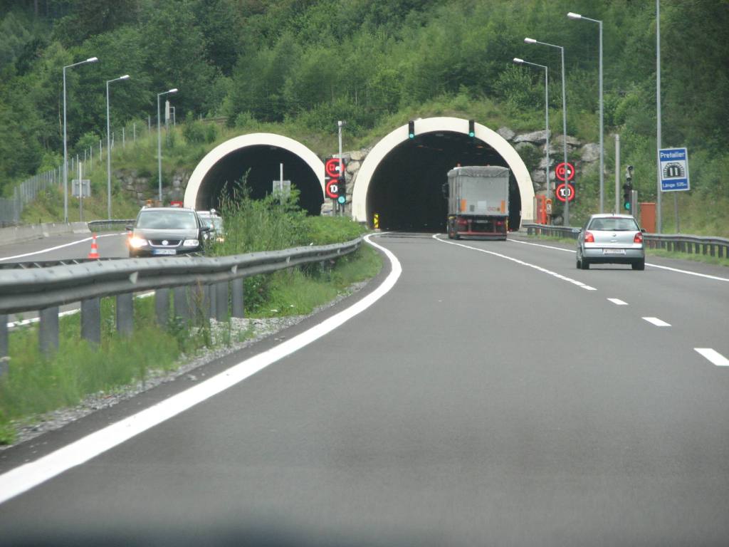 csak nem megint egy alagut