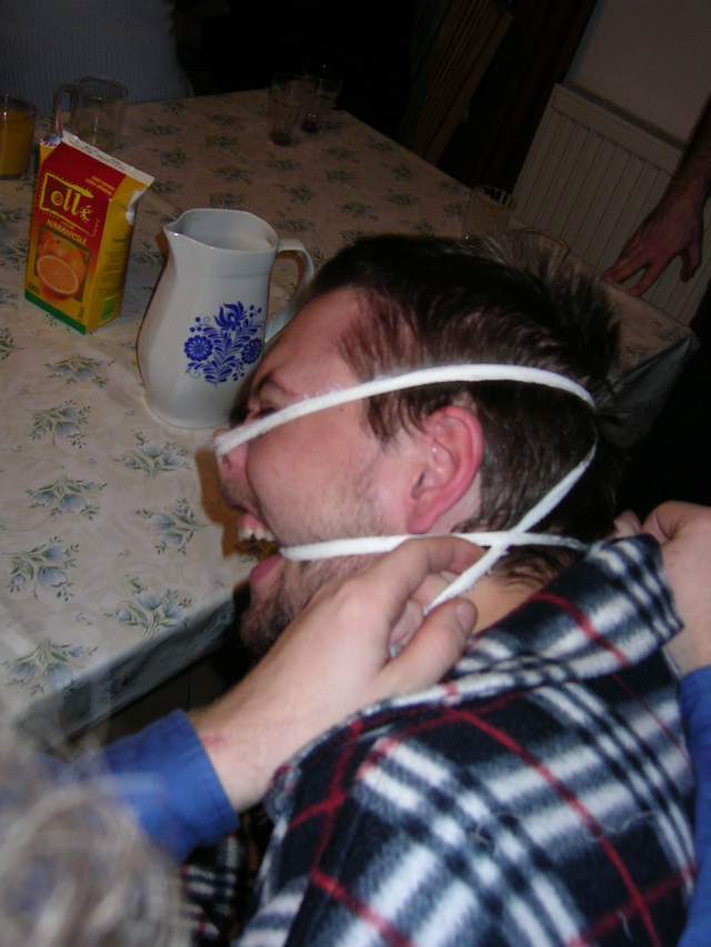 no comment. disznokotozes cenzurazando?