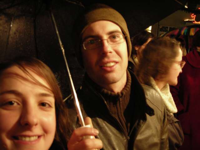 esik es�. uj a fenykepezogepe, probalgatni kell..