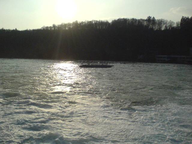 na meggyszer, itt a hajo, majdnem az arany_hidon