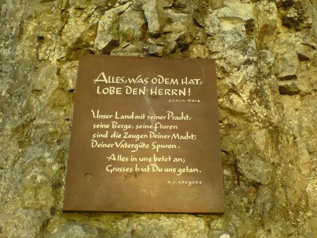 a nemeteseknek. ez is a sziklan volt ott, es: igaza van a szovegnek