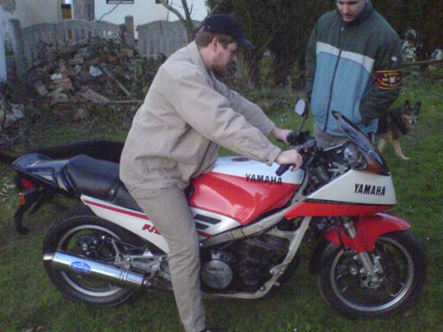 Richard sem 4 kereken szeretne resztvenni ezutan a turakon.. Ern� motorja