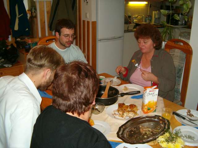 anyukam jol tud fozni.