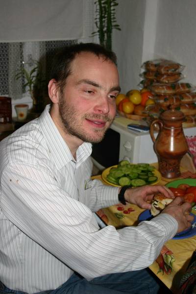 -Csipcsa jo etvagyat kivanok - koszi szepen..  -es azt mind meg fogod enni?! - 