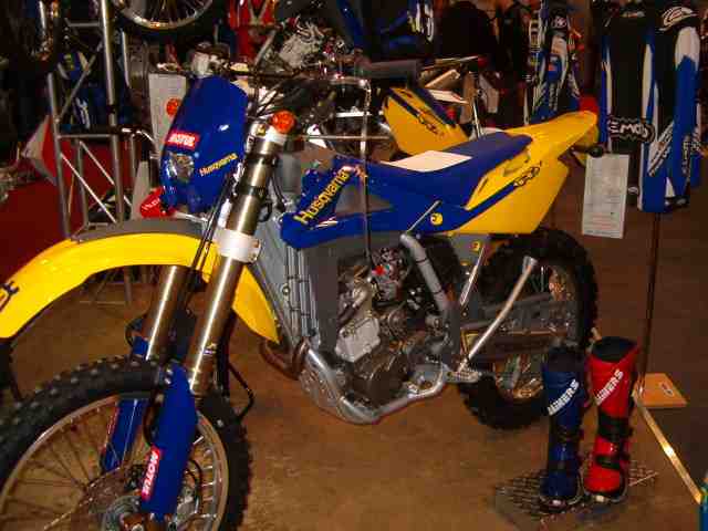 ezen megnyomtam a start-gombot. beindult. gondolom �r�ltek neki