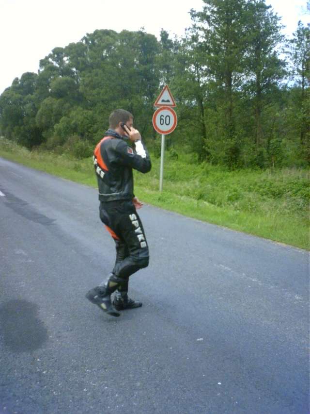 m�r megint csak �llunk �s telefonalunk