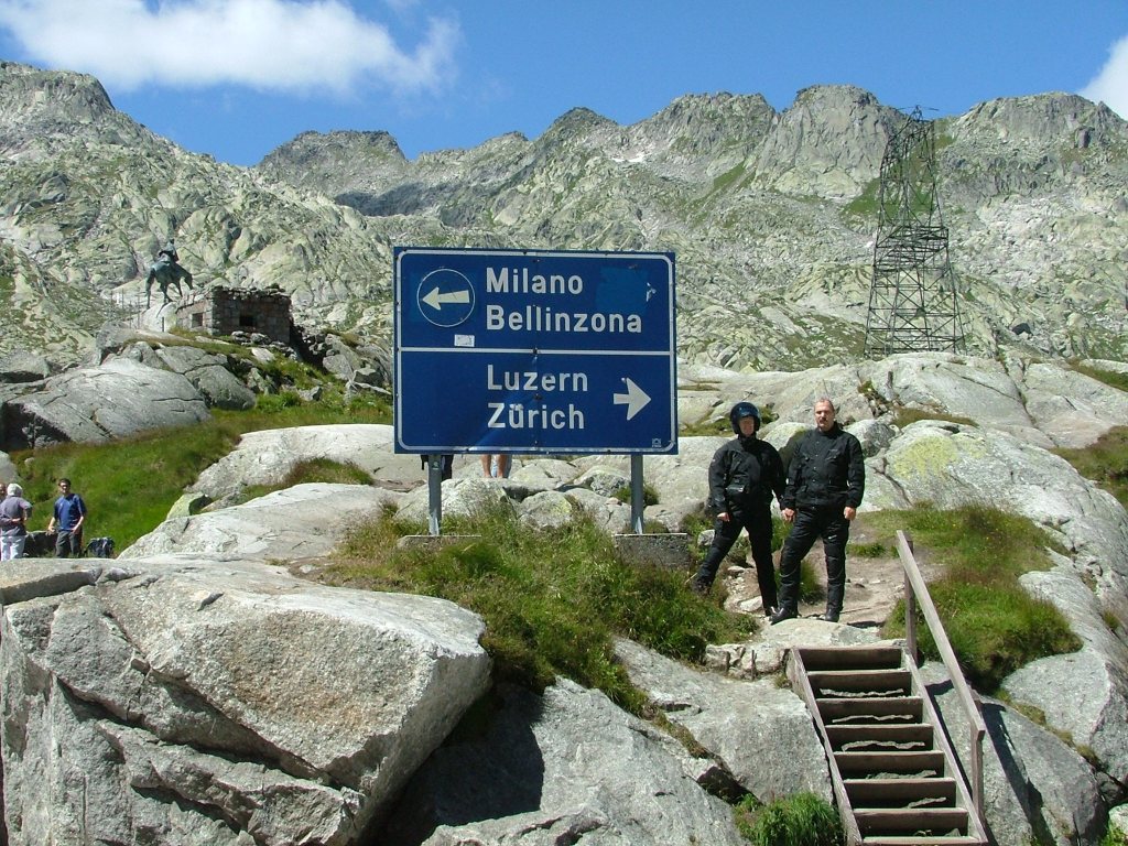 itt jarunk svajci-olasz hatar kozeleben