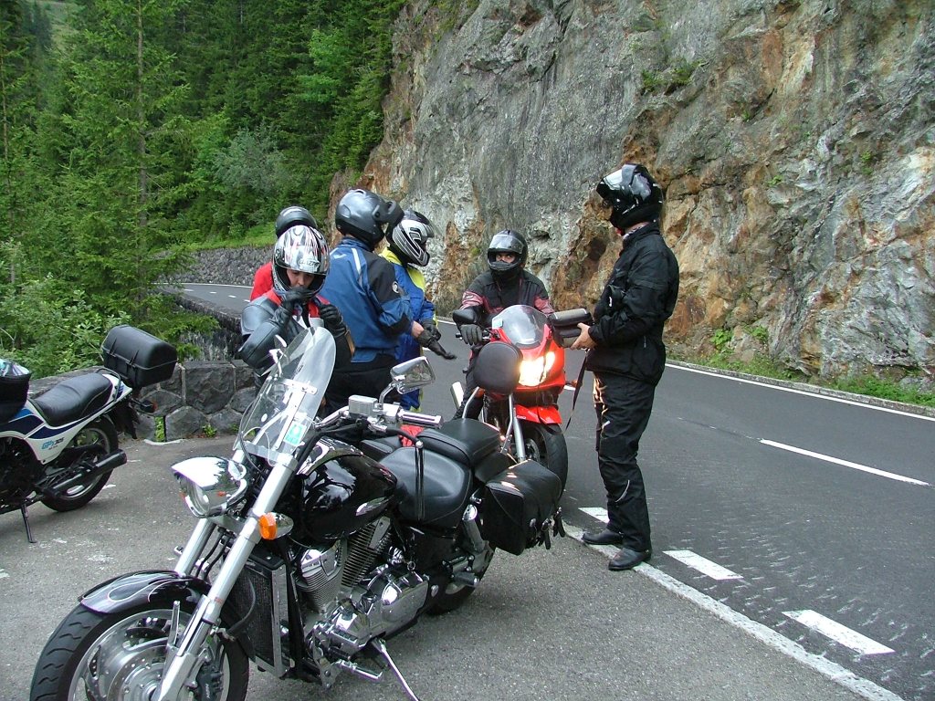 a sok hago es szerpentin kozott egy kis megallo, megbeszeles