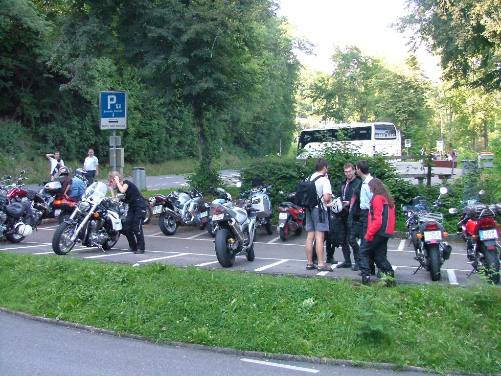 a direkt motorosparkolo mindenhol dijmentes