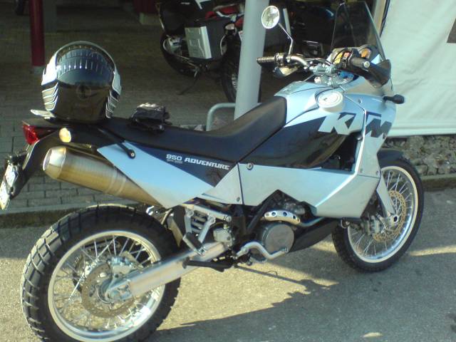 engem evvel etettek be, ez nevezetesen egy tesztmotor. Barna baleste elott, 24 oraval, ala is irtam a papirt