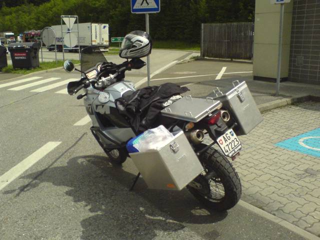 benzinkuton vhol Innsbruck mellett, rovid piheno kozben