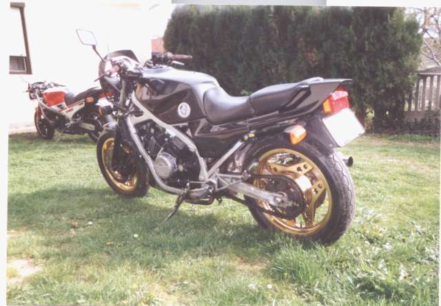 Tom VF750-je es Erno FJ1200-je