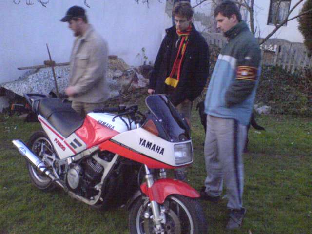 Ernonek milyen jo jegyeket-berleteket kabatja van..