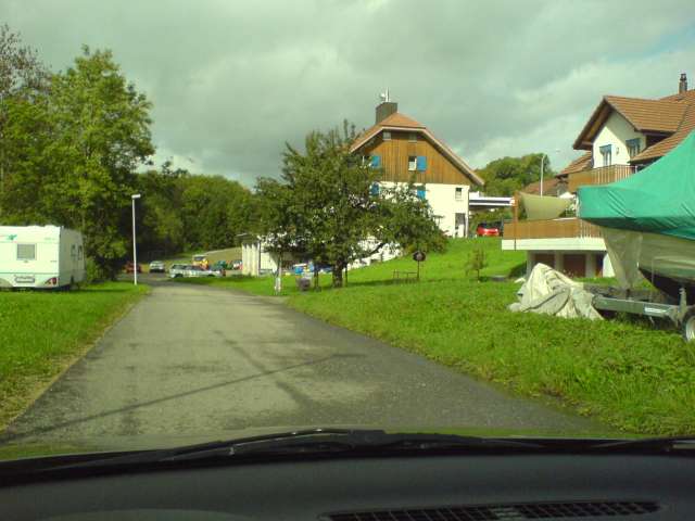 megerkeztunk! a szomszed haz tetotere. a cimem: N 47.53352 fok X E 7.93127 fok