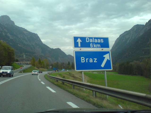 Ausztria nyugati csucskeben jarunk. ezek nem tudjak a helyesirast. elirtak a Dallas-t..