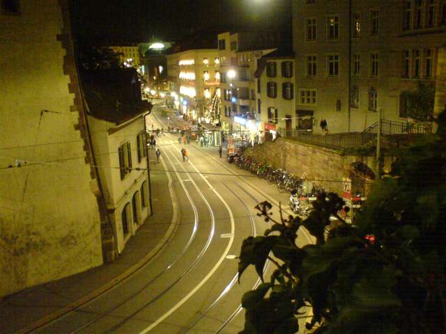 egy csendesebb utcak�p