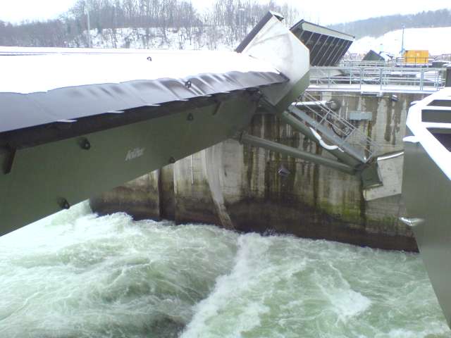 talan nem reszletezem mekkora erok hatnak itt