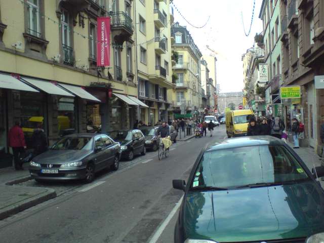 kis utca    tovabb...