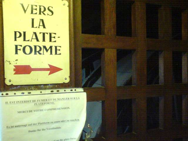 itt a hatterben az egyik mokuskerek..