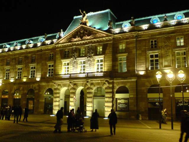 ezt itt, meg Napoleon epit-tette..