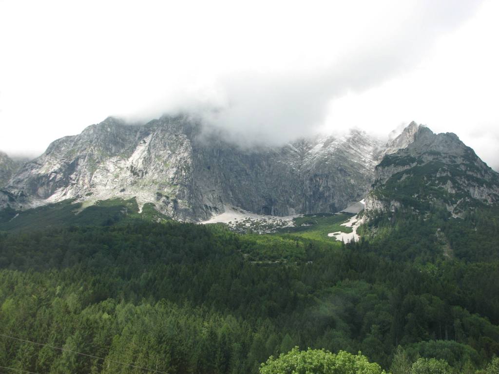 valami osztrak hegy Kitzbuhel kozeleben..