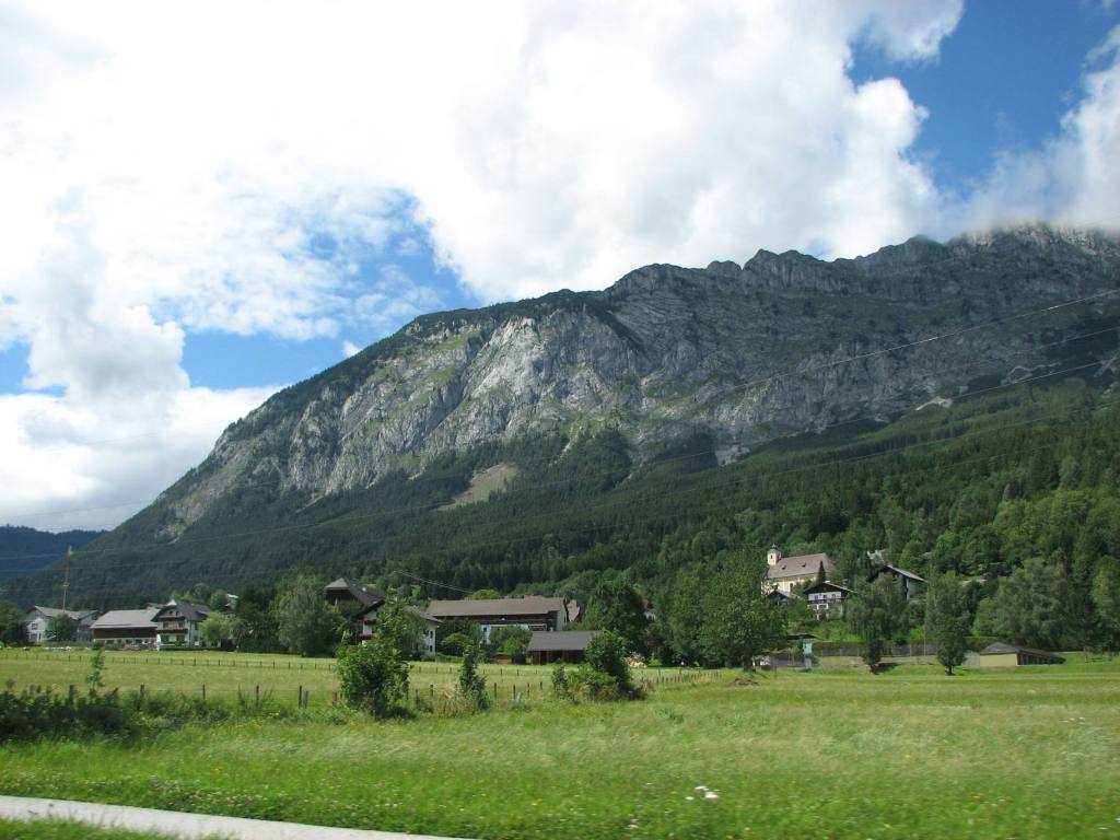 valami osztrak hegy Kitzbuhel kozeleben..