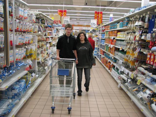 hozzavalok gyujtese az esti kerti partihoz..