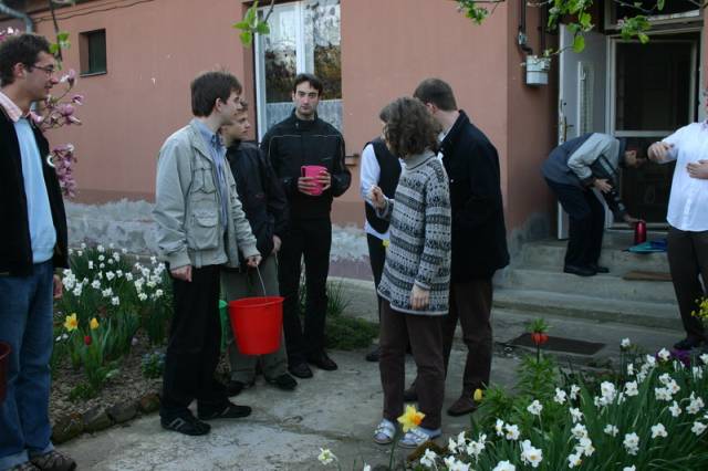 Szia Judit! bekes szandekkal jottunk, nem akarunk mi semmit.. de hogy milyen szaraz itt a fold..  amugy..
