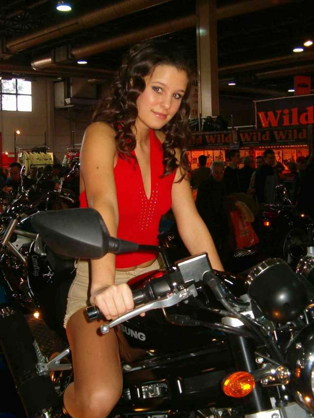 na tess�k. sex sells. h�ny �ves is vagy? lehet hogy van m�r 15 is